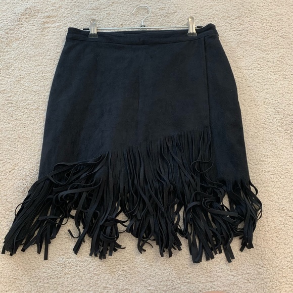 A&F black fringed vegan suede skirt, XS - Picture 3 of 4